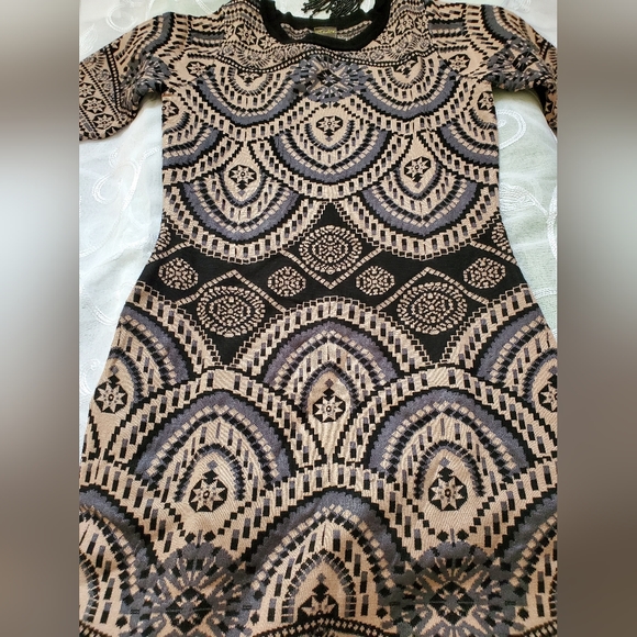 Beautiful Taylor Dress Medium.  Black.  Tan.  Grey. - Picture 7 of 8